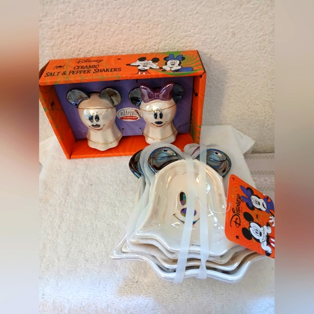 Iridescent Mickey and Minnie measuring cups and salt and pepper shakers